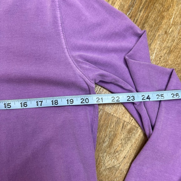Life is Good Long Sleeve Crew Neck Tee Powder Room Size Large Purple - Picture 10 of 11